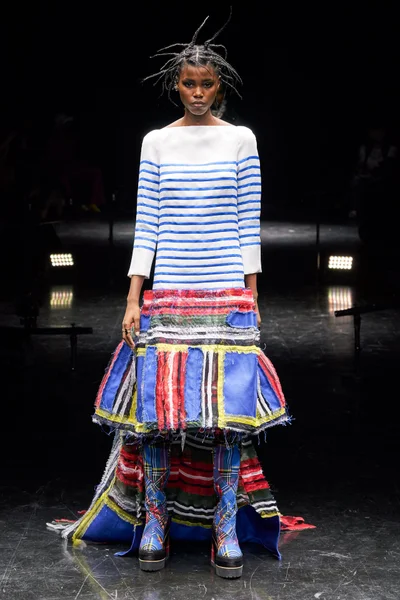 Look 25